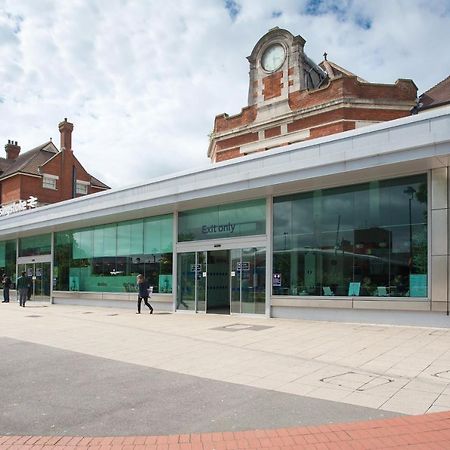 Basingstoke Apartments - Westlands House, City Centre, Home-From-Home エクステリア 写真