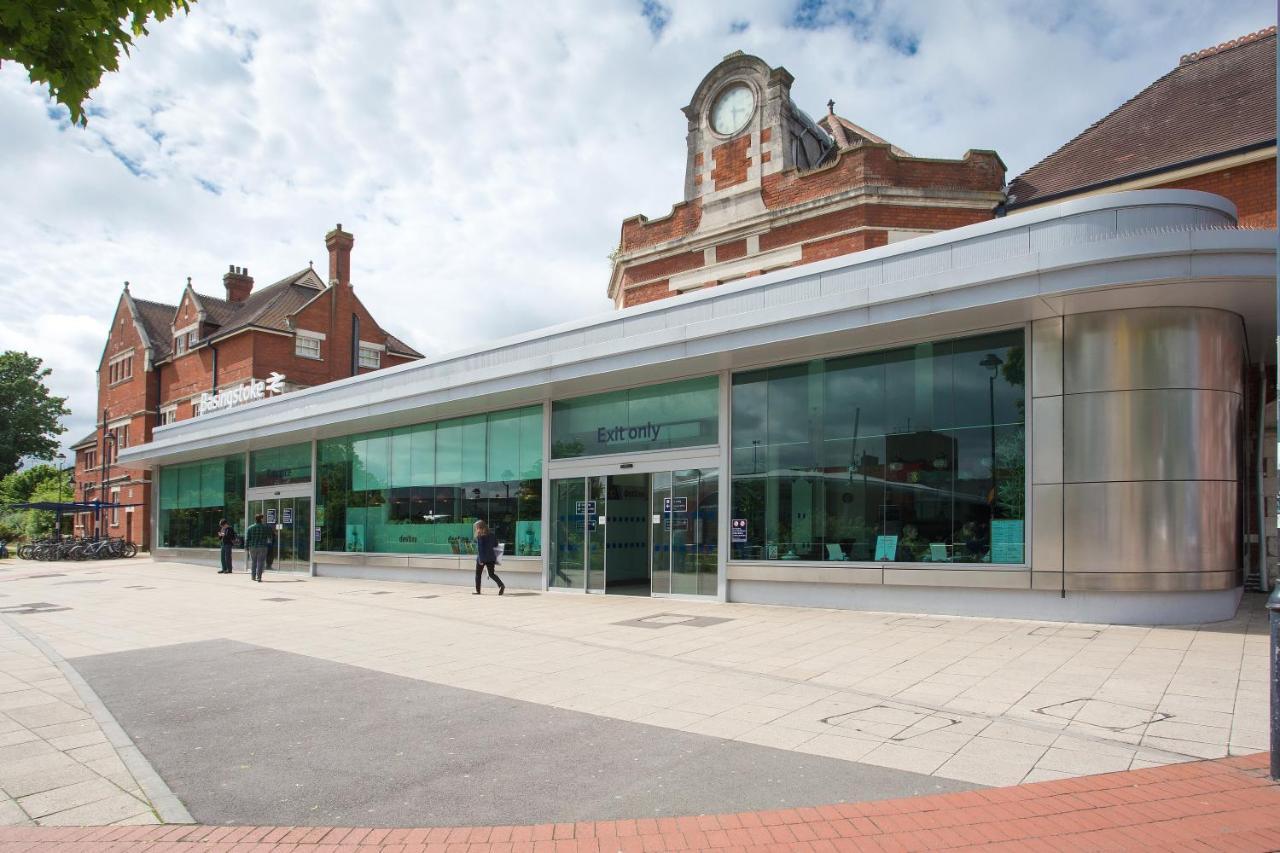 Basingstoke Apartments - Westlands House, City Centre, Home-From-Home エクステリア 写真