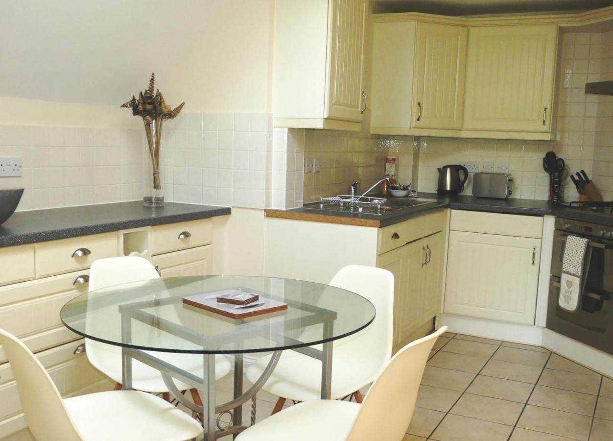 Basingstoke Apartments - Westlands House, City Centre, Home-From-Home エクステリア 写真