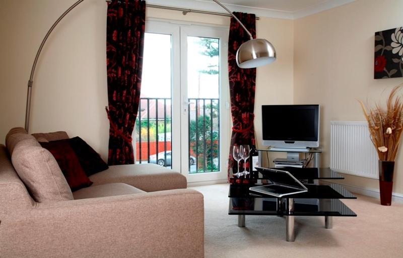 Basingstoke Apartments - Westlands House, City Centre, Home-From-Home エクステリア 写真