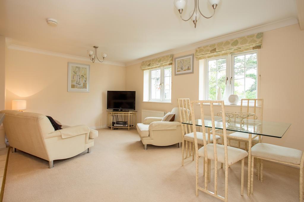 Basingstoke Apartments - Westlands House, City Centre, Home-From-Home エクステリア 写真