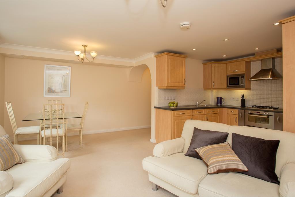 Basingstoke Apartments - Westlands House, City Centre, Home-From-Home エクステリア 写真